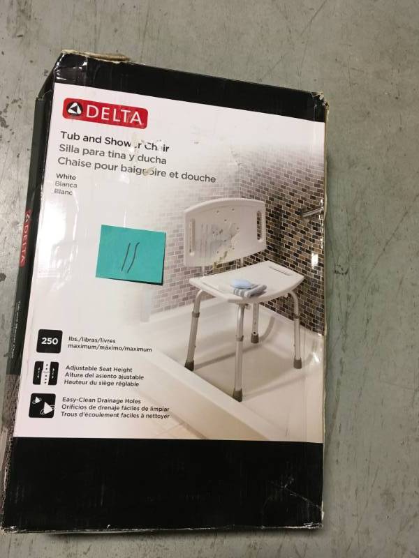 lot 11 image: Delta Adjustable Tub and Shower Chair in White in very good condition