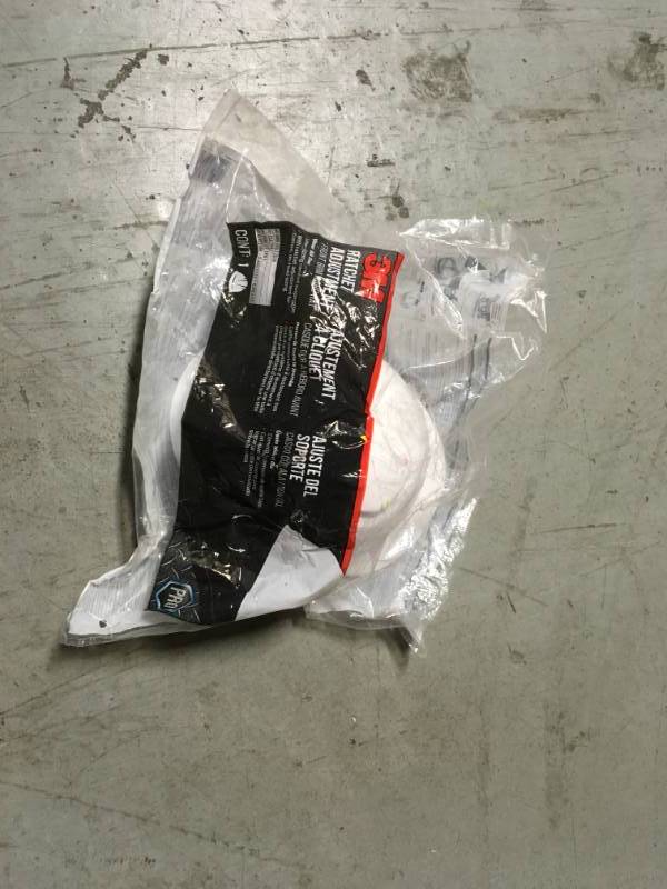 lot 18 image: 3M White Non-Vented Hard Hat with Ratchet Adjustment in very good condition