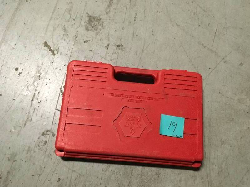 lot 19 image: Sunex 12 in. Drive Fractional Metric Deep Impact Socket Set (29-Piece) MISSING PC