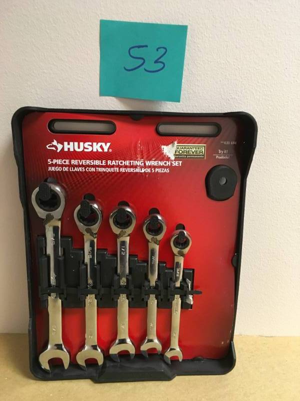 lot 53 image: Husky SAE Ratcheting Reversible Combination Wrench Set (5-Piece) in good condition