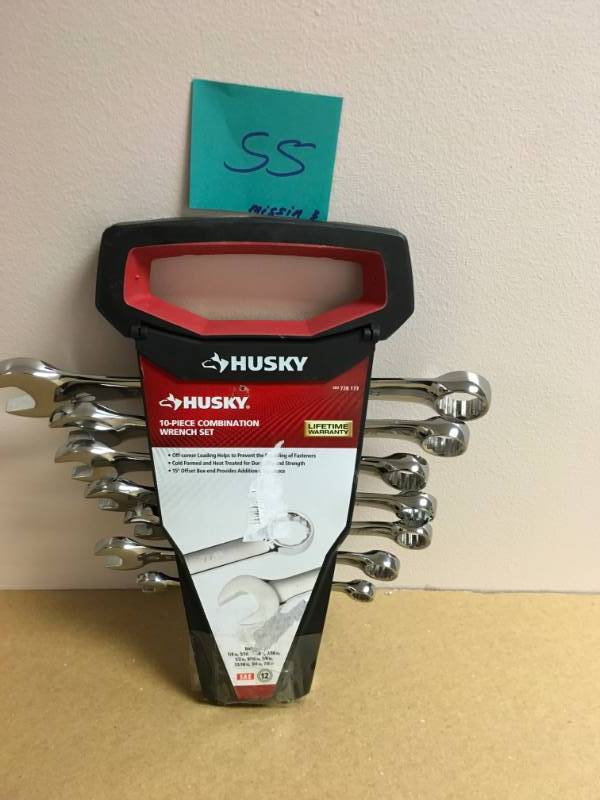 lot 55 image: Husky SAE Combination Wrench Set (10-Piece) MISSING PCS