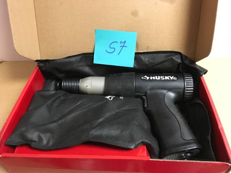 lot 57 image: Husky Vibration Damped Medium Stroke Air Hammer in good condition