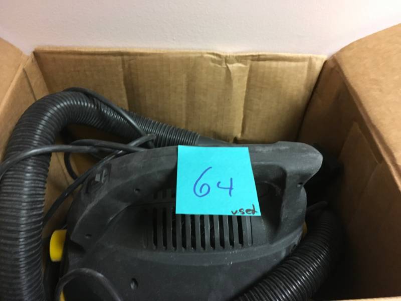 lot 64 image: Stinger 2.5 Gal. 1.75-Peak HP Compact Wet Dry Vac USED in good condition