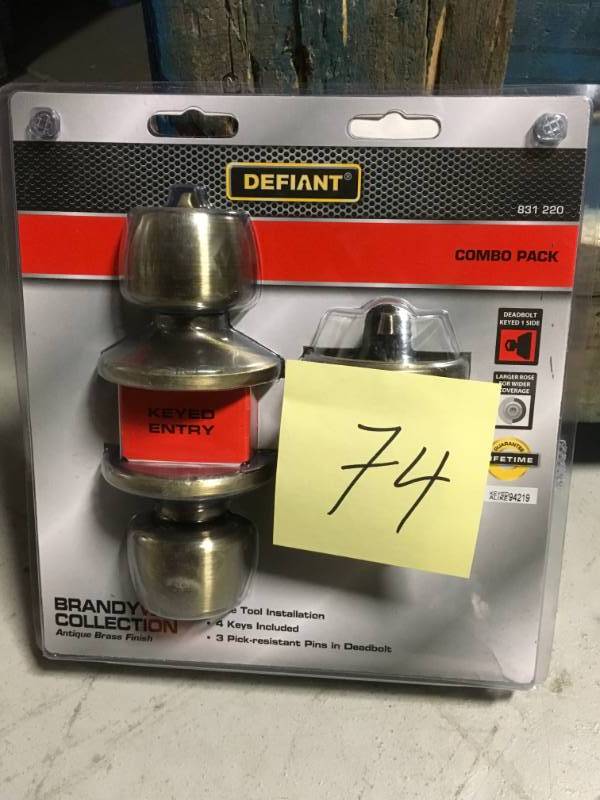 lot 74 image: Defiant Brandywine Antique Brass Entry Knob and Single Cylinder Deadbolt Combo in good condition