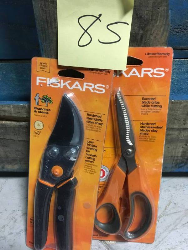 lot 85 image: FISKARS SERRATED BLADE GRIPS & CUTTER in good condition