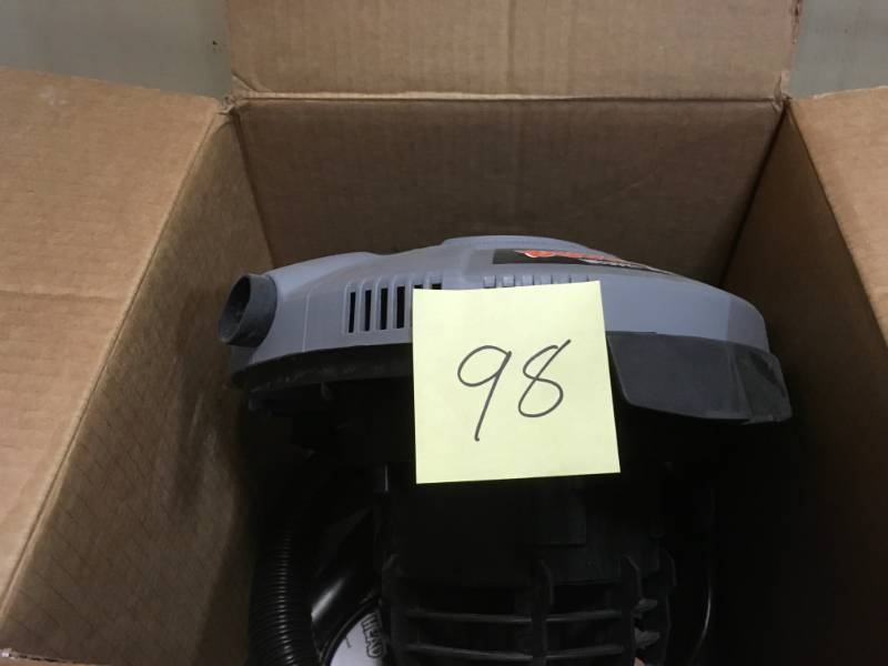 lot 98 image: Bucket Head 5 Gal. 1.75-Peak HP Wet Dry Vac in good condition