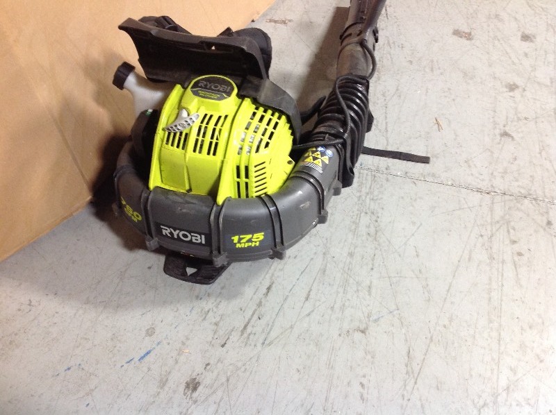 RYOBI 175 MPH 760 CFM 38cc Gas Backpack Leaf Blower in working conditions