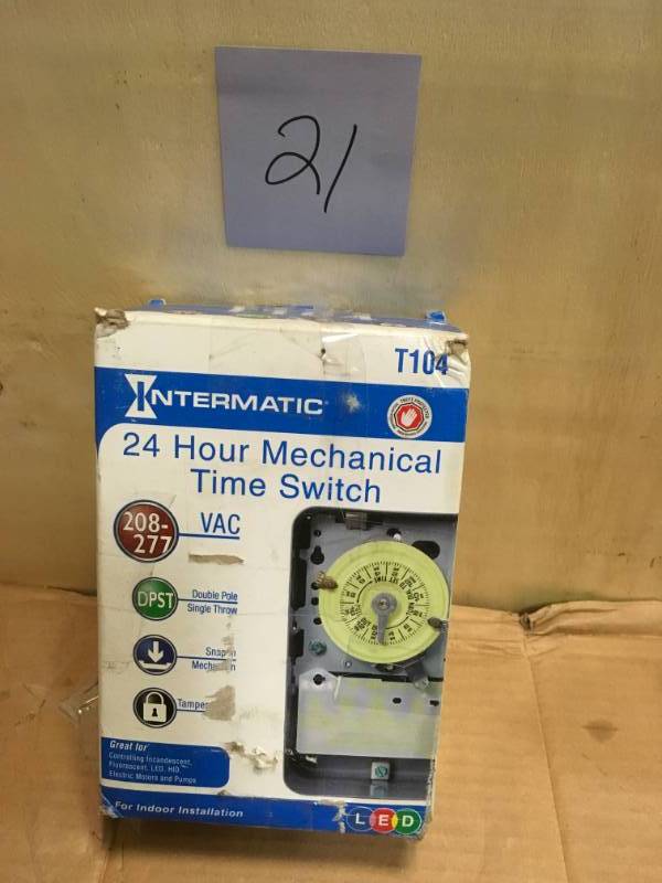 Intermatic T100 Series 40 Amp 24-Hour Indoor Mechanical Timer with Double Pole Single Throw Switching 240 VAC, Gray in good condition