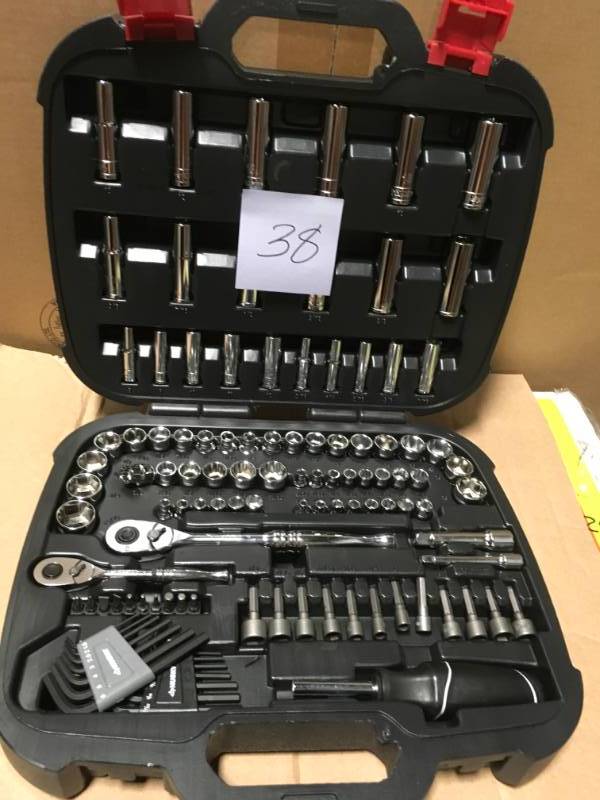 Husky Mechanics Tool Set (111-Piece) in good condition