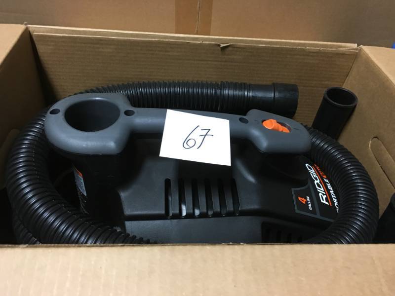 RIDGID 4 Gal. 5.0-Peak HP Portable WetDry Vacuum in good condition