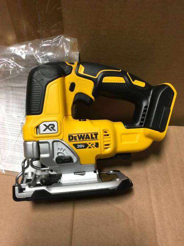 DEWALT 20-Volt MAX XR Lithium-Ion Cordless Brushless Jigsaw (Tool-Only) in good condition