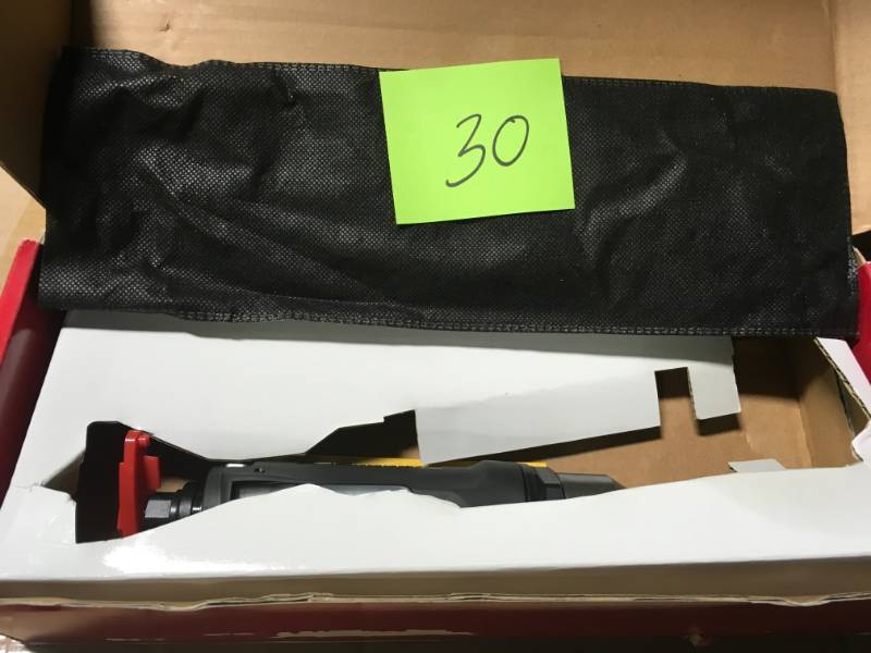 lot 30 image: Husky 80 ft.lbs. 38 in. Reaction-Less Ratchet in good condition