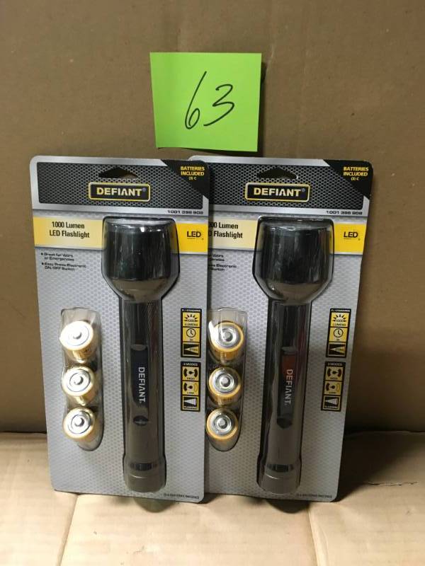 lot 63 image: Defiant 1000-Lumen LED Flashlight in good condition