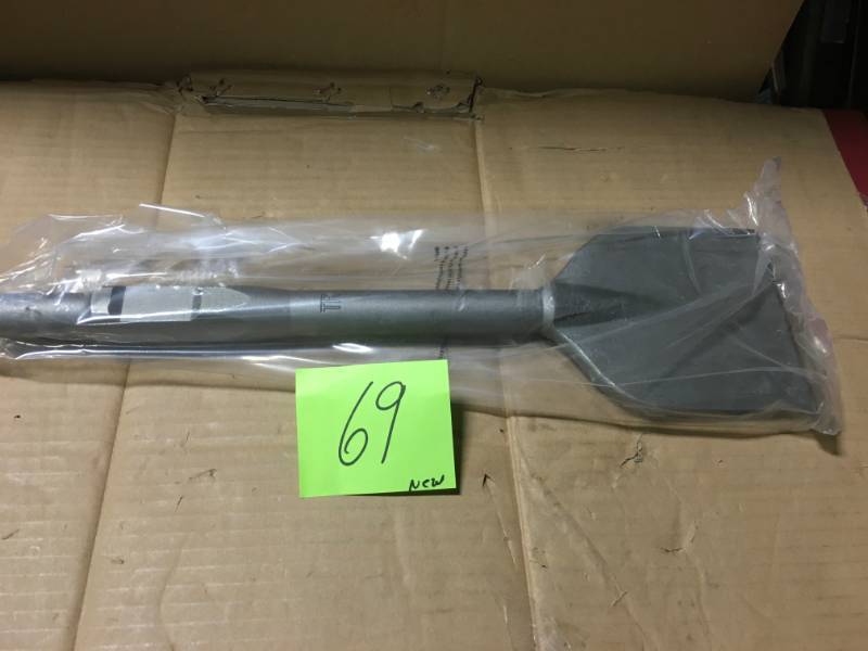 lot 69 image: TR Industrial 4-34 in. Asphalt Cutter Chisel for TR-100 and TR-300 Series Demolition Hammers not used