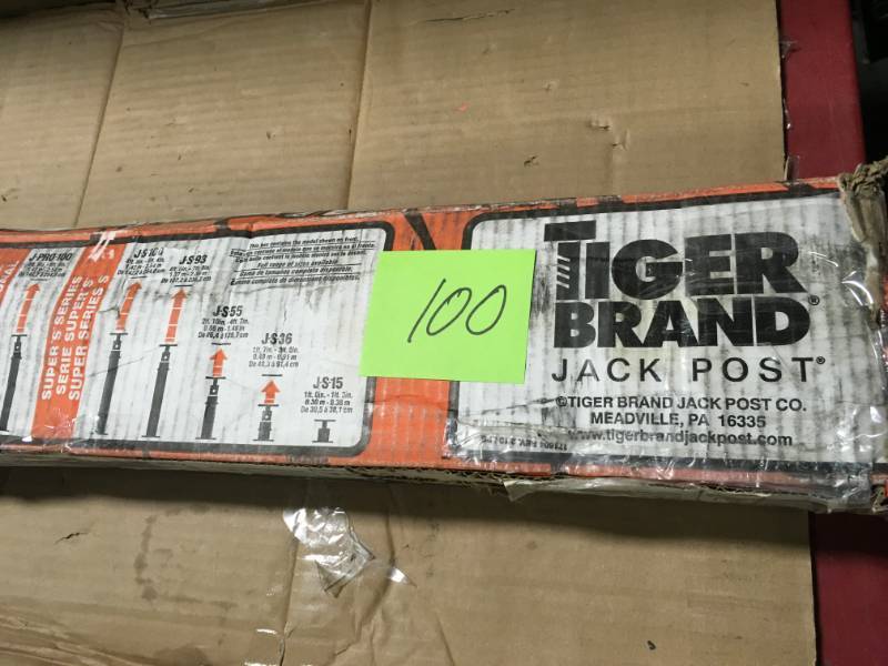 lot 100 image: Tiger Brand Super S 4 ft. 7 in. Jack Post in good condition