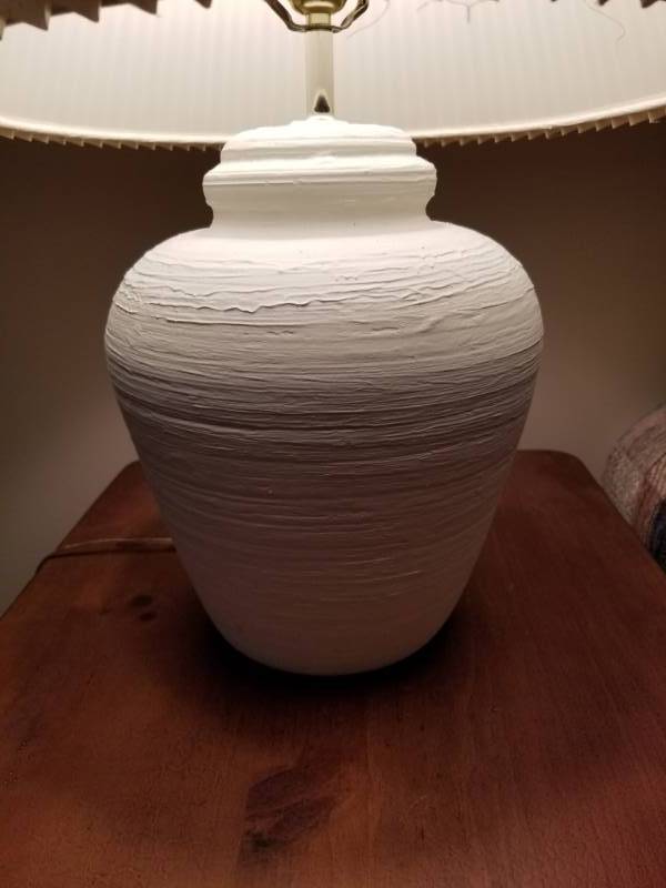 lot 59 image: Lovely White Ginger Jar Table Lamp