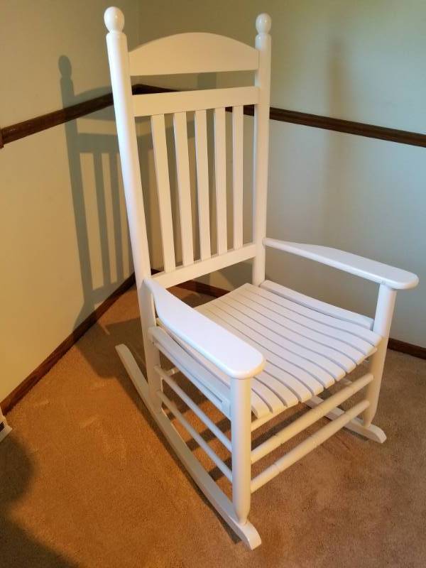 lot 41 image: Classic White Rocking Chair