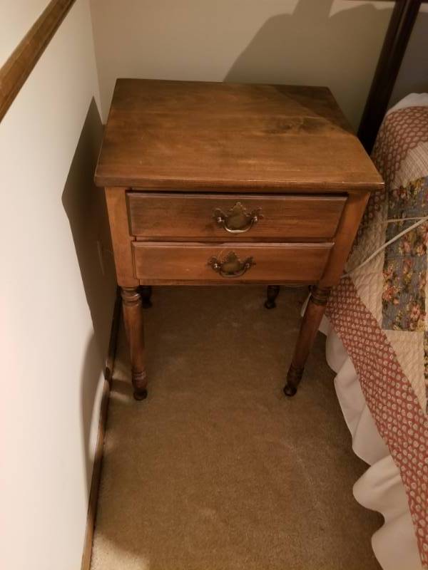 lot 50 image: Great Traditional Side Table