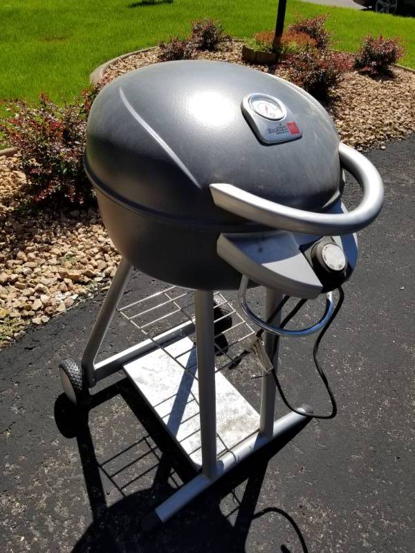 lot 28 image: Char-Broil Electric Grill