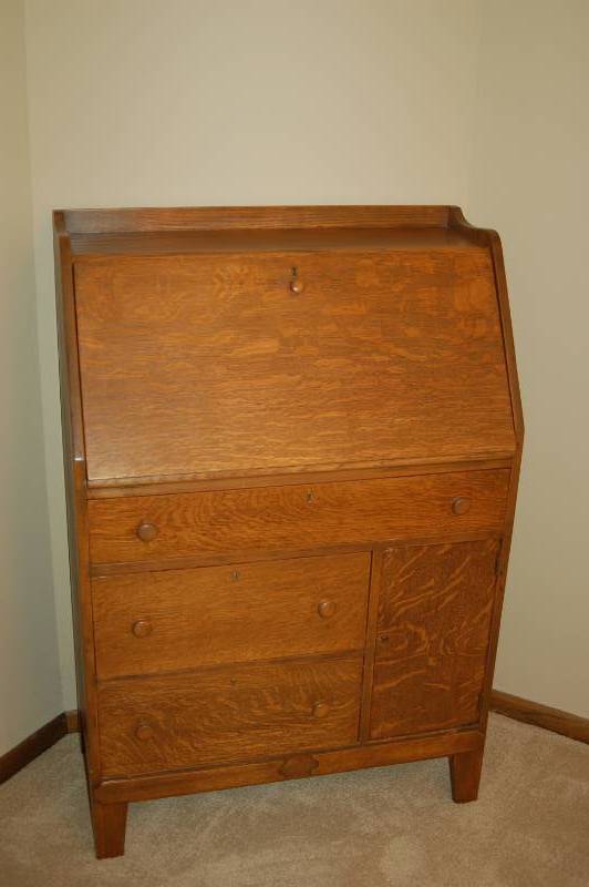 lot 13 image: Classic Oak Drop Table Desk Secretary