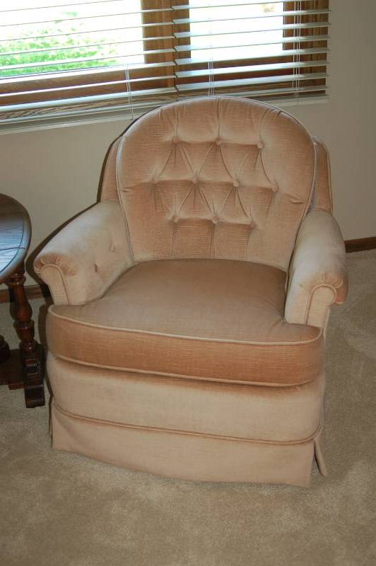 lot 27 image: Pair of 2 Comfy Armchairs