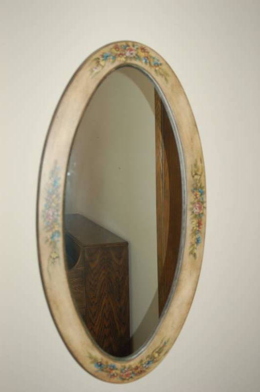 lot 60 image: Pretty Floral Decor Mirror