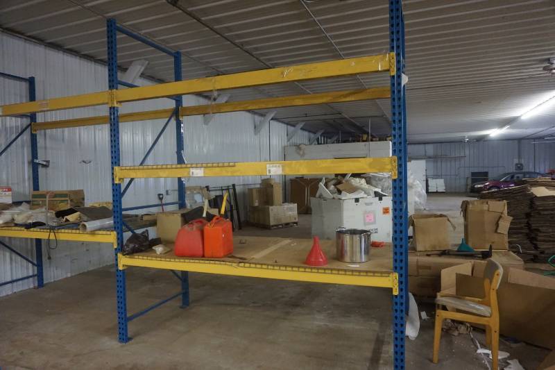 lot 3 image: 16 Pallet Racking Section