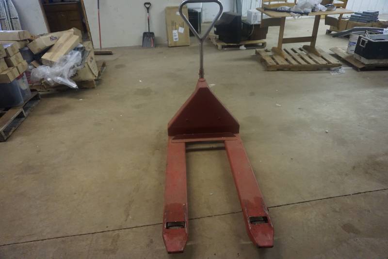 lot 29 image: Warehouse Pallet Jack