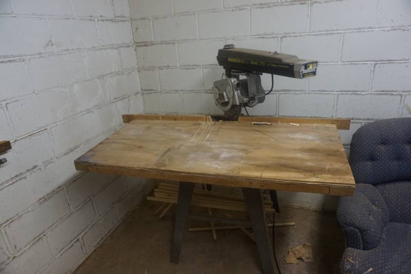 lot 11 image: Delta Brand Model 770 10 Deluxe Power Shop Radial Arm Saw With Stand