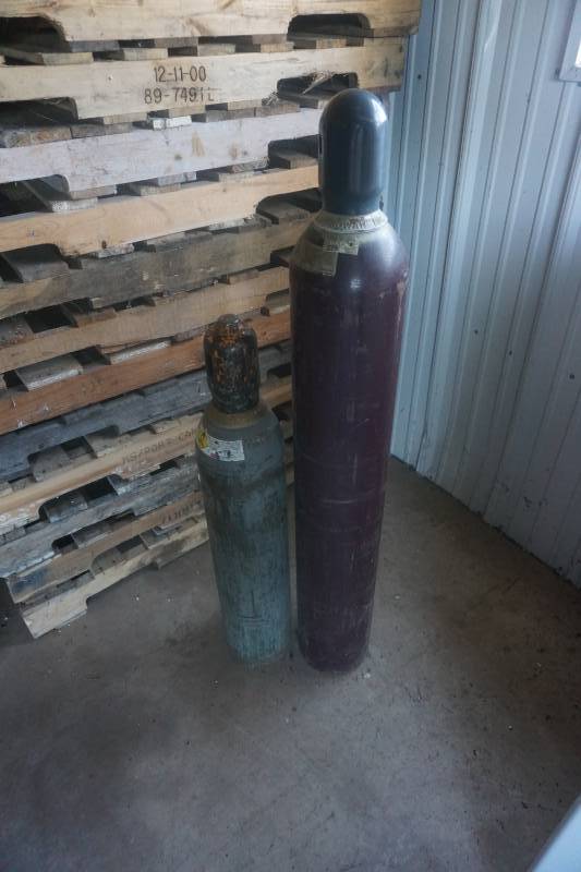 lot 6 image: Set of Acetylene Torch Tanks