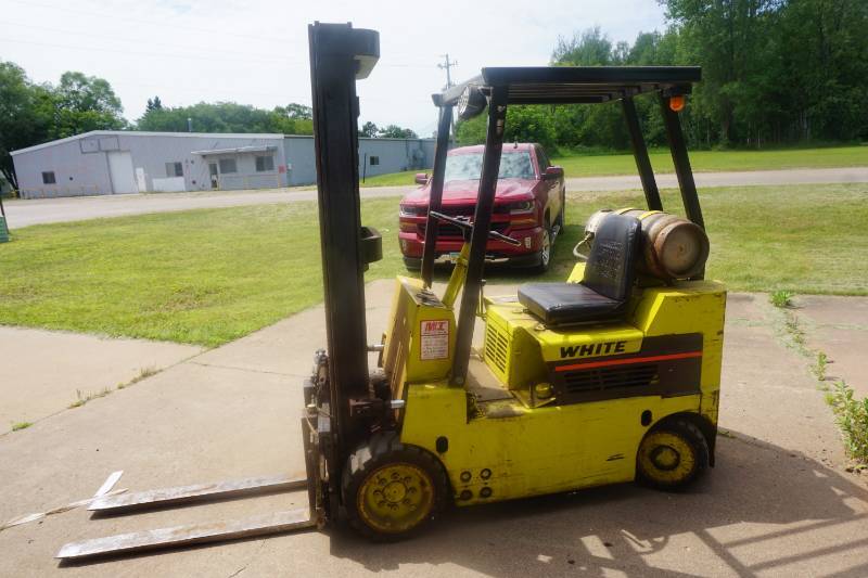 lot 1 image: White Model MA50 Propane Powered Fork Lift
