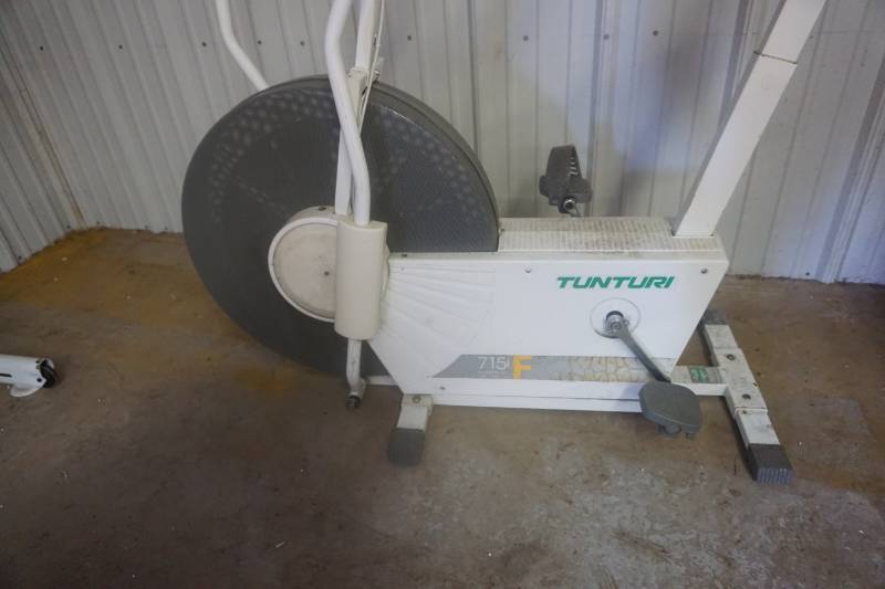 lot 129 image: Tunturi Model M715F Independent Air Cycle Exercise Bike
