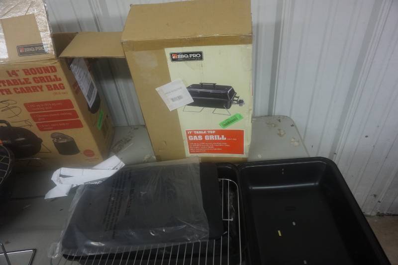 lot 79 image: Lot of 2 - Portable Gas & Charcoal Grills Sets