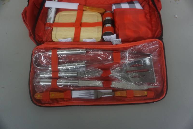 lot 76 image: Parini Brand BBQ Tool Grill Set With Cooler Bag