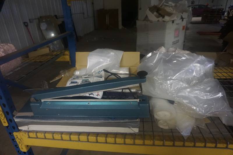 lot 32 image: Dea Lue Co Modell CD500 Electric Poly Bag Impulse Sealer With Bags