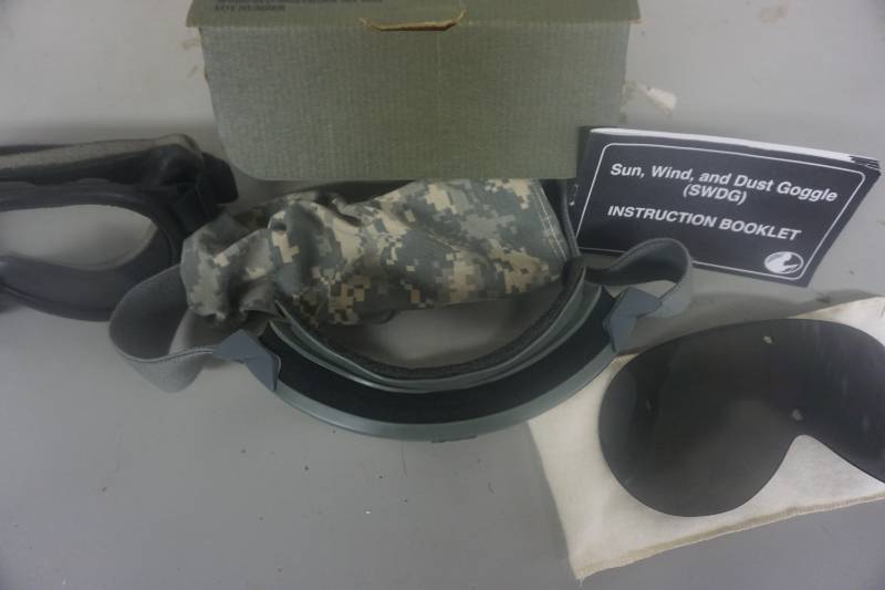 lot 71 image: Set of 2 Military Issue Goggles