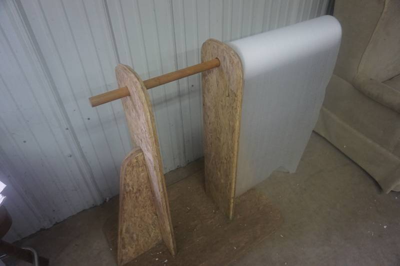 lot 34 image: Rolled Material HolderDistribution Stand