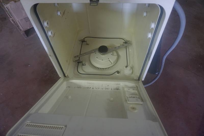 lot 86 image: GE Under Counter Dishwasher