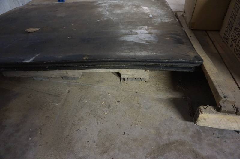 lot 39 image: WarehouseConcrete Floor Work Station Pads