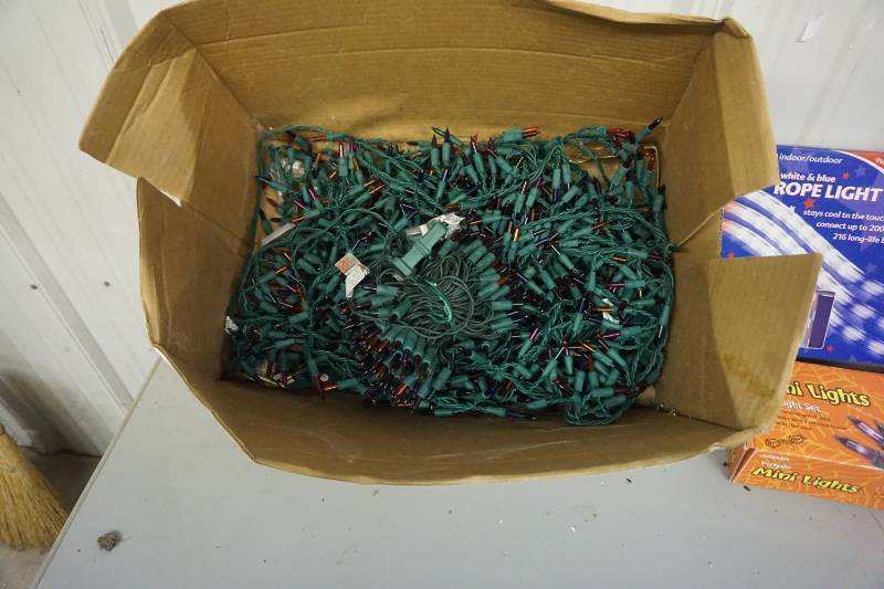 lot 156 image: Large Lot of Assorted Lights
