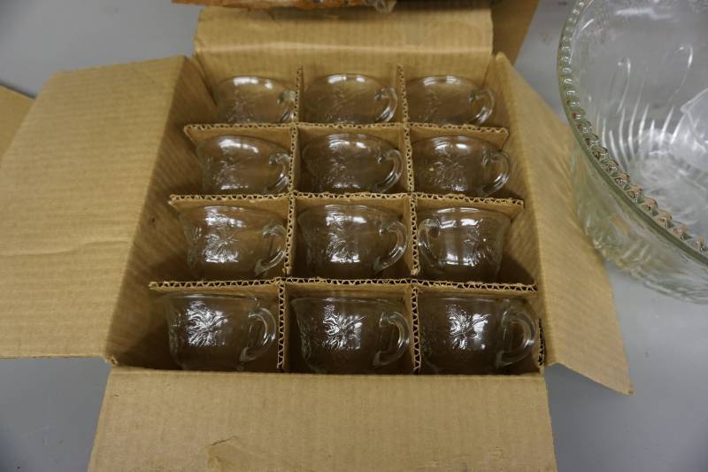 lot 166 image: Indiana Glass 26 pc Princess Glass Crystal Punch Set