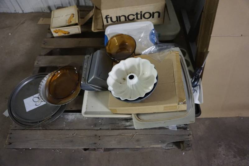 lot 177 image: Large Lot of Bake Ware Items