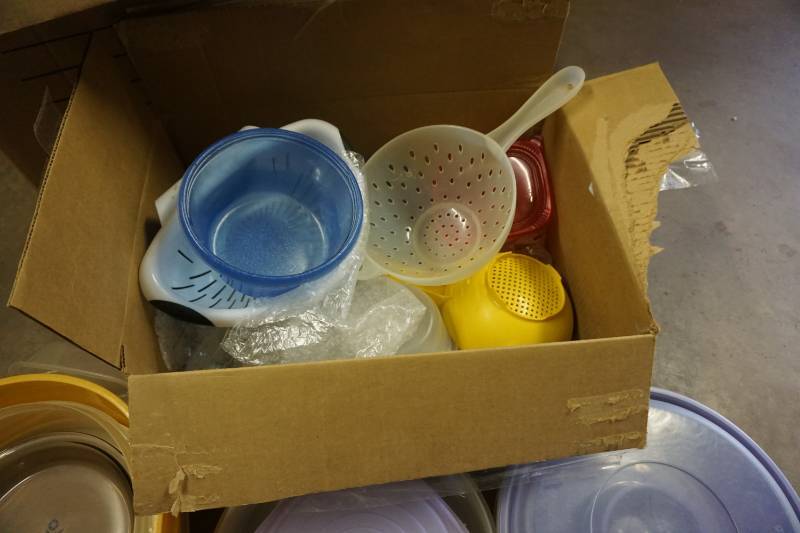 lot 178 image: Large Lot of Plastic Kitchen Storage Items