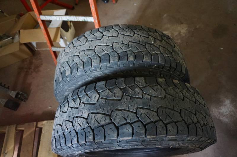 lot 111 image: Set of 4 Hankook HD 17 Truck Tires