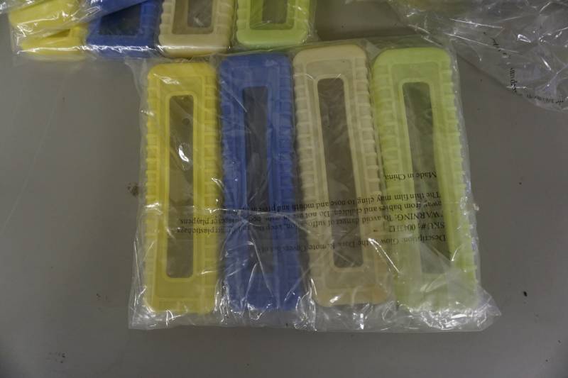 lot 174 image: 11  - 4 PC Glow In The Dark Remote Control Covers