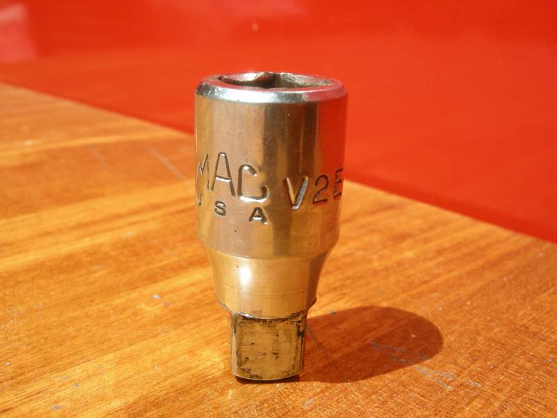 lot 12 image: MAC Tools 12 dr Chrome Socket Extension