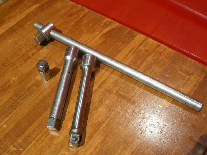 lot 14 image: Craftsman 34 dr Breaker Bar and Extensions