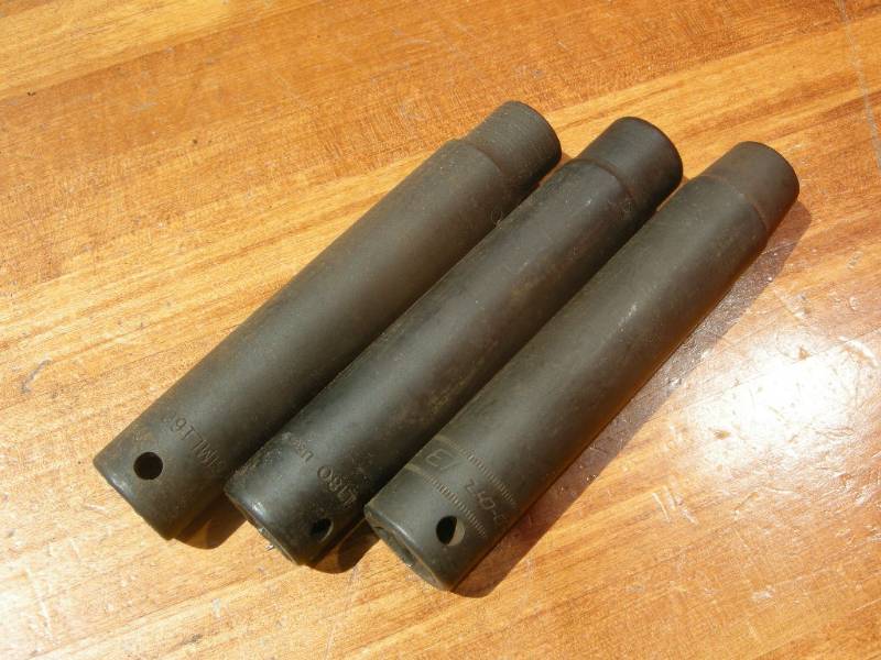 lot 21 image: Three Snap-On 12 dr Deep Long Impact Sockets