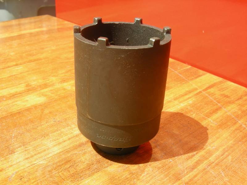 lot 24 image: Snap-On 12dr Axle Nut