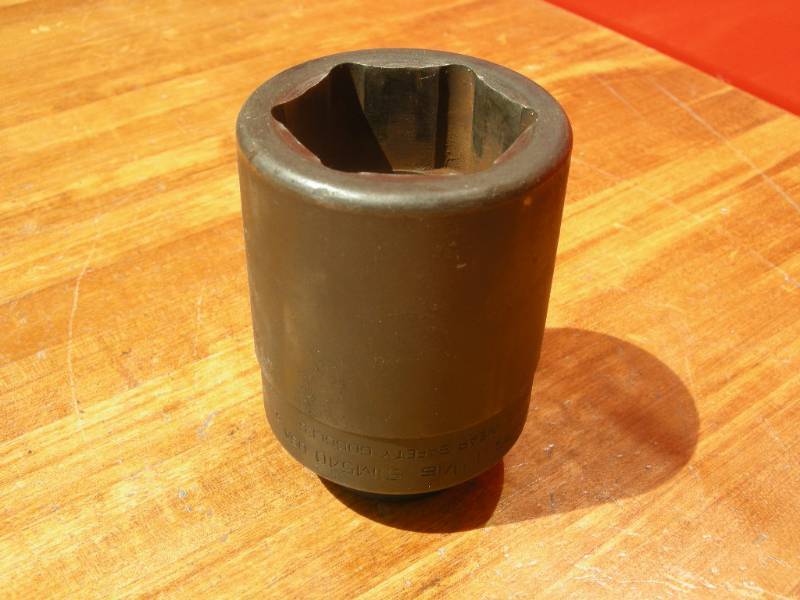 lot 25 image: Snap-On 12D 1-1116 Deep Impact Axle Nut Socket